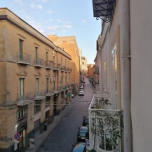  Pensión 384 &